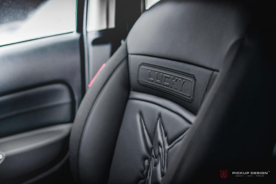 Детали интерьера Mitsubishi L200 Lusky Limited Edition by Carlex Design 2019 года  (фото 15 из 15)